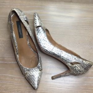 Ann Taylor pointed toe pump